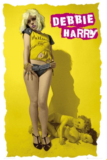 plakat z Debbie Harry stojącą na żółtym tle