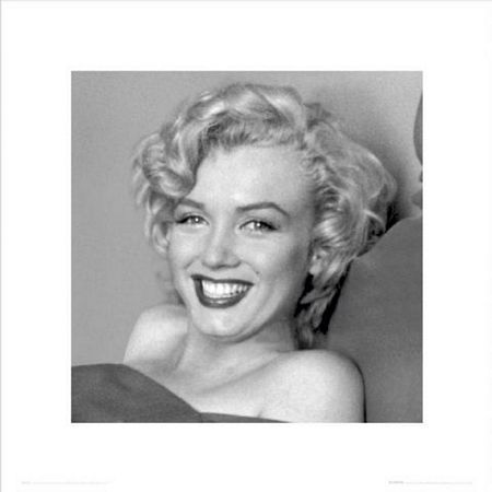 Reprodukcja przedstawiająca uśmiechającą się Marilyn Monroe 