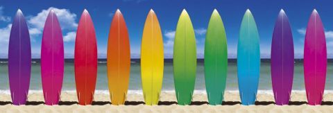 Kolorowe deski surfingowe na plaży, plakat