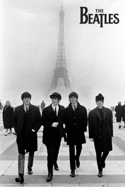 Czarno-biały plakat z zespołem the beatles w Paryżu