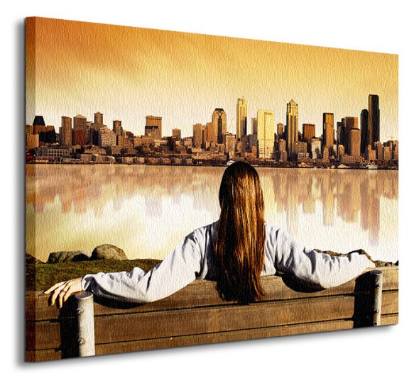 perspektywa canvasu z siedzącą kobietą i patrzącą na panoramę miasta