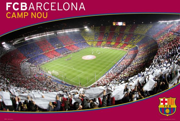 piękny plakat na którym widzimy stadion klubu piłkarskiego z Barcelony - Nou Camp z pełnymi trybunami kibiców, którzy utworzyli napis Barca
