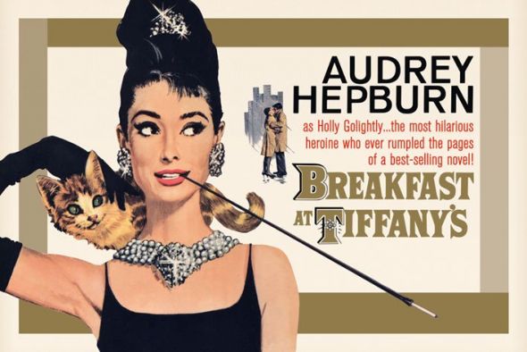 Poziomy plakat z główną bohaterką filmu Śniadanie u Tiffaniego Holly Gollighly