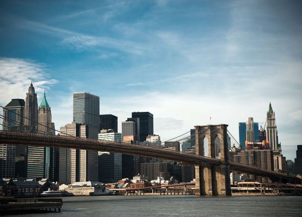 fototapeta z widokiem na wieżowce i most w Nowym Jorku