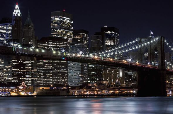 fototapeta z brooklyn bridge nocą na tle wieżowców nowego jorku