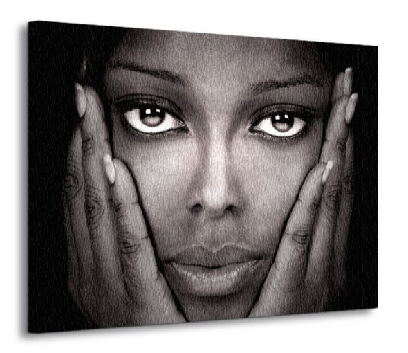 perspektywa canvasu z czarnoskórą kobietą