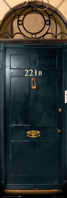 duży plakat na drzwi z drzwiami 221B z serialu Sherlock