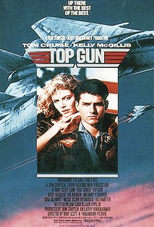 Plakat filmowy z samolotem w tle z filmu Top Gun, na plakacie znajduje się Tom Cruise oraz Kelly McGillis