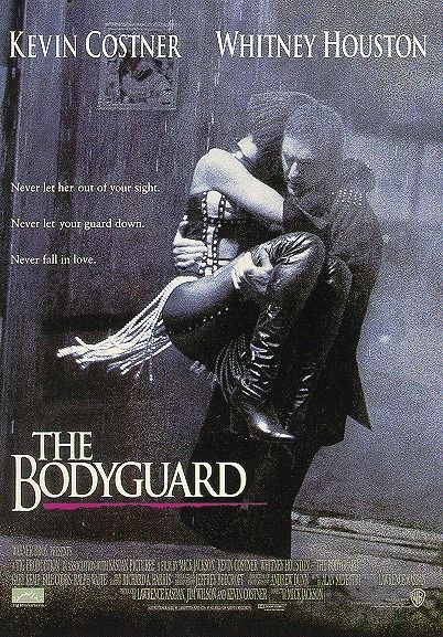 plakat reklamujący film Bodyguard na którym widzimy piosenkarkę i jej ochroniarza w których wcielają się Kevin Costner i Whitney Houston