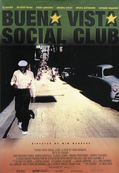 Buena Vista Social Club jest wspaniałą ozdobą ścienną przedstawiającą starszego człowieka samotnie idącego hawańską ulicą na tle innych przechodniów i samochodów
