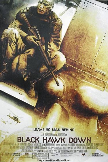 plakat reklamujący film Black Hawk Down, Helikopter w ogniu
