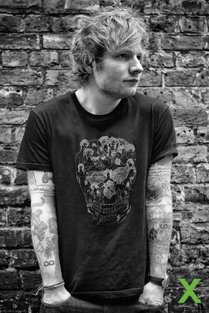 Ed Sheeran z tatuażami, czarno-biały plakat