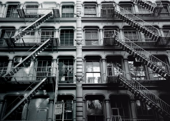 Fototapeta przedstawia schody w Nowym Yorku