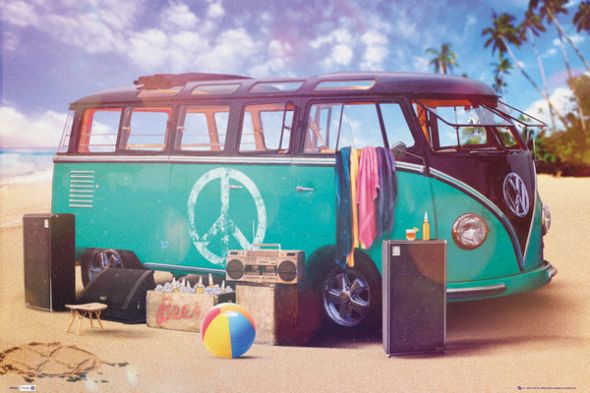 Hipisowski Volkswagen Camper na plaży