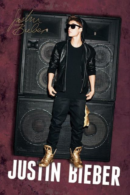 duży plakat Justina Biebera z głośnikami