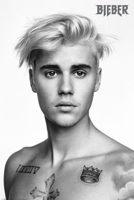 czarno-biały plakat na ścianę z piosenkarzem Justin'em Bieber'em