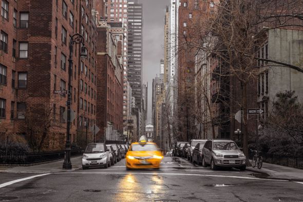 Nowojorska żółta taksówka na plakacie Assafa Franka