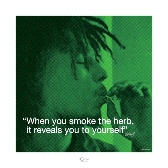 reprodukcja w zielonej kolorystyce z twarzą Boba Marleya i życiowym cytatem