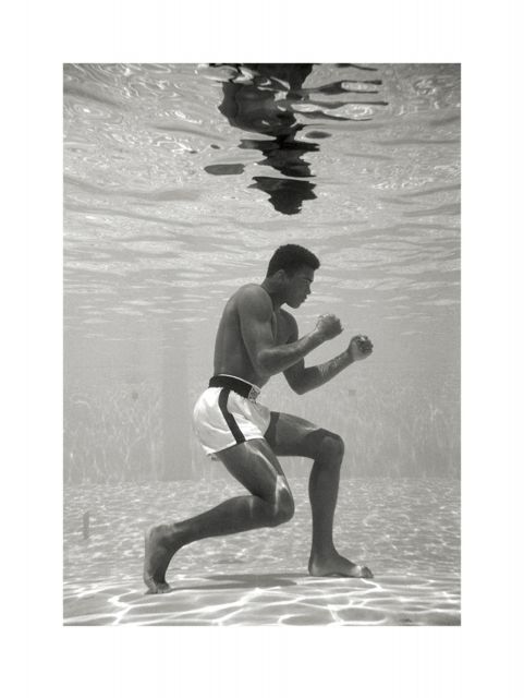 Muhammad Ali trenujący pod wodą, reprodukcja