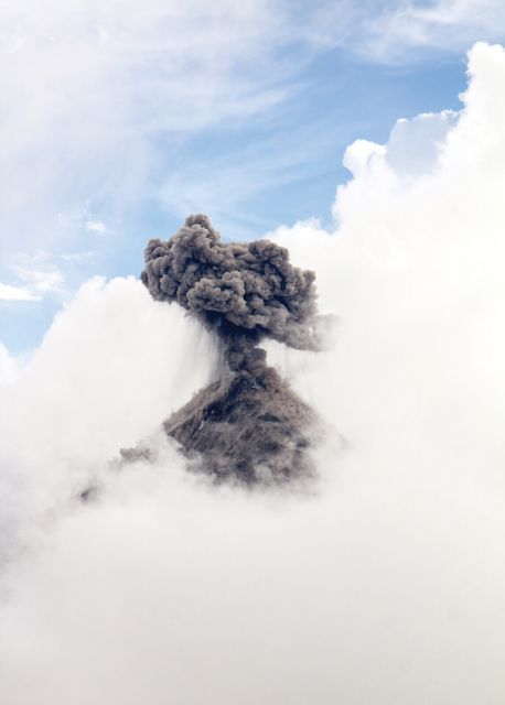 Erupcja Wulkanu - plakat