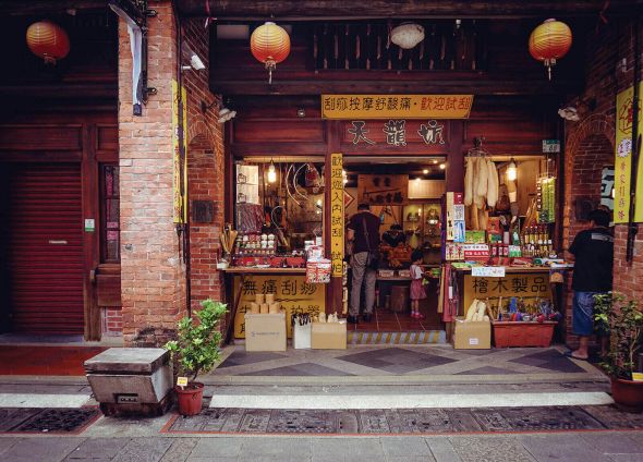 Lost in Taipei Old Town - fototapeta