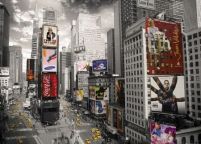 New York, Manhattan, Times Square. Kolorowe reklamy na wieżowcach.