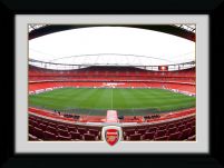 Małe zdjęcie stadionu klubu Arsenal Londyn w czarnej drewnianej ramie