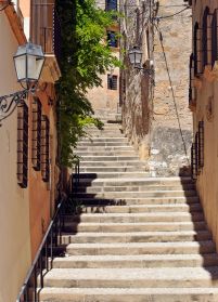 Tarragona, Hiszpania, ciasna uliczka - fototapeta