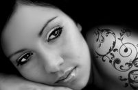 Piękna Kobieta, tatuaż - fototapeta
