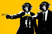 plakat z szympansami parodiującymi scenę z filmu pulp fiction