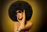 Kobieta z mega afro - fototapeta 366x254 cm
