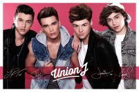 Różowy plakat z członkami zespołu Union J