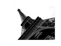 Czarno-biała fotografia wieży eiffel w paryżu