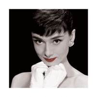 Kwadratowa reproduckcja z zdjęciem na którym Audrey Hepburn ma usta pomalowane na czerwono