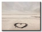 Canvas pokazujący plażę z narysowanym na piasku sercem
