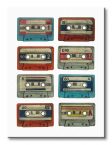 Obraz o wymiarach 60x80 przedstawia kompozycję kaset magnetofonowych