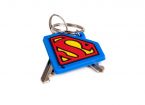 Brelok Superman przypięty do kluczy