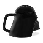 Kubek w kształcie głowy Darth Vadera z Gwiezdnych Wojen pokazany z boku