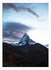 Plakat z górą Matterhorn w białej ramie