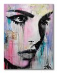 Kolorowa twarz kobiety namalowanej farbami przez Loui Jover