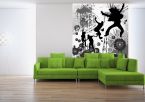 aranżacja fototapety z tańczącymi postaciami na czarno-białym tle w białym pokoju nad zieloną sofą