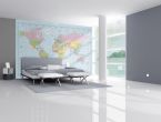 Salon z fototapetą przedstawiającą ogromną mapę świata