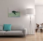 Obraz na płótnie wiszący w salonie nad szarą kanapą przedstawiający abstrakcję