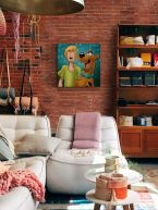 Obraz na płótnie wiszący na czerwonej ceglanej ścianie w salonie przedstawiający Scooby Doo i Kudłatego