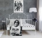 Obraz na płótnie o nazwie The Beatles Chair wiszący na ścianie w sypialni nad łóżkiem