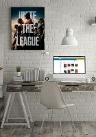 Canvas Justice League (Unite The League) wiszący w biurze na ścianie z białej cegły nad biurkiem