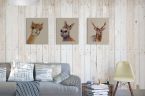 Obraz na płótnie Proudlock przedstawiający jelenia wiszący na drewnianej ścianie w salonie