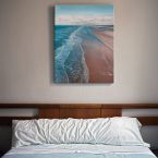 Obraz na płótnie Seashore wiszący w sypialni nad drewnianym łóżkiem