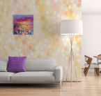 Obraz na płótnie z kolorowym pejzażem wiszący w salonie na kwiecistej ścianie