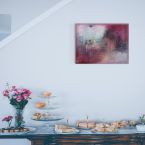 Obraz na płótnie Soozy Barker przedstawiający abstrakcję powieszony na białej ścianie
